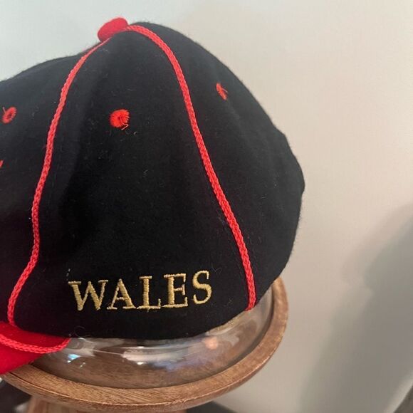 Wales CYMRU embroidered Wool adjustable hat w green under bill. - Picture 4 of 5